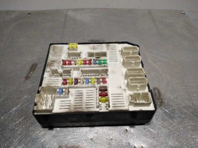 CAJA RELES / FUSIBLES