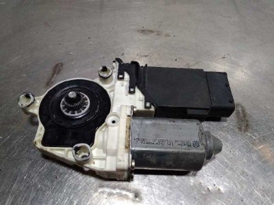 MOTOR ELEVALUNAS DELANTERO DERECHO VOLKSWAGEN GOLF IV BERLINA (1J1) Básico