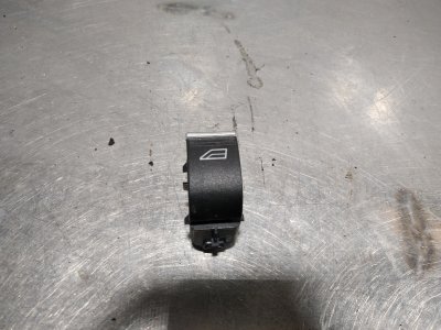 MANDO ELEVALUNAS DELANTERO DERECHO de Titanium 