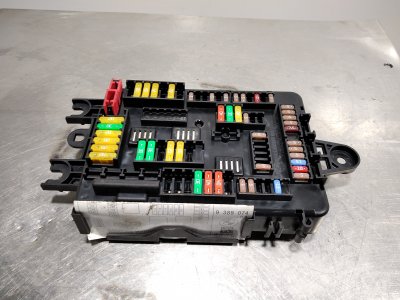 CAJA RELES / FUSIBLES