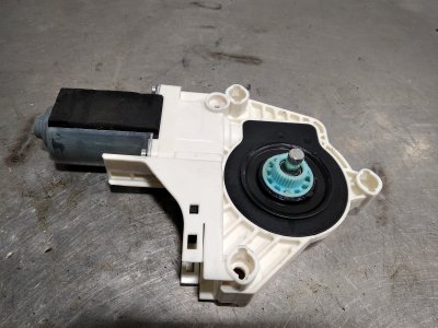 MOTOR ELEVALUNAS DELANTERO DERECHO