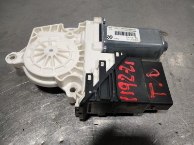 MOTOR ELEVALUNAS TRASERO DERECHO de Advance 