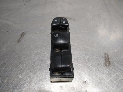 MANDO ELEVALUNAS DELANTERO IZQUIERDO  de Nismo RS 4x2 