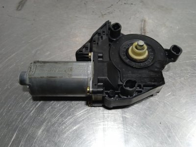 MOTOR ELEVALUNAS DELANTERO DERECHO AUDI A8 (4E2) 4.0 TDI Quattro