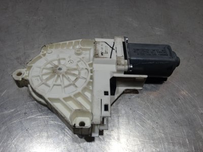 MOTOR ELEVALUNAS DELANTERO DERECHO de Básico 