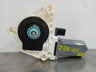 MOTOR ELEVALUNAS DELANTERO DERECHO de GOLF VII R 300 BERLINER RING 2 D-28440 WOLFSBURG 