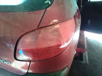 PILOTO TRASERO DERECHO PEUGEOT 206 BERLINA 1.9 Diesel