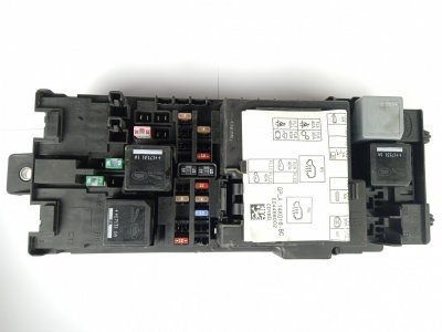 CAJA RELES / FUSIBLES