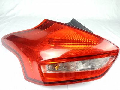 PILOTO TRASERO IZQUIERDO FORD FOCUS LIM. Trend