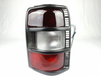 PILOTO TRASERO DERECHO MITSUBISHI MONTERO (V20/V40) 2500 TD GL (2-ptas.)