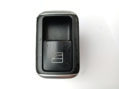 MANDO ELEVALUNAS TRASERO DERECHO de GLA 200 CDI / d (156.908) 