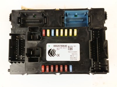 CAJA RELES / FUSIBLES