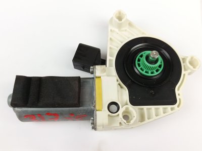 MOTOR ELEVALUNAS DELANTERO IZQUIERDO de CLA 200 CDI / d (117.308) 