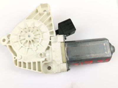 MOTOR ELEVALUNAS DELANTERO DERECHO de CLA 200 CDI / d (117.308) 