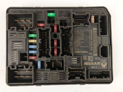 CAJA RELES / FUSIBLES