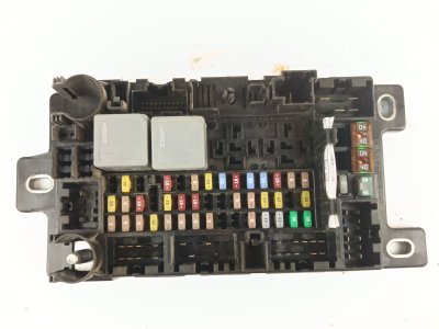 CAJA RELES / FUSIBLES