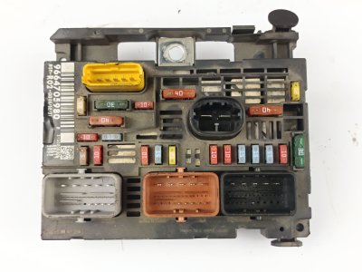caja-reles-fusibles de 2.0 HDi 135 