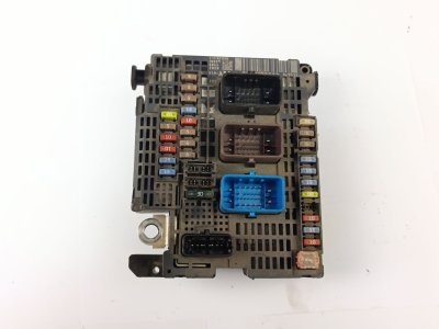 CAJA RELES / FUSIBLES