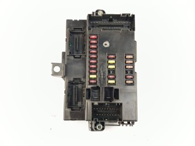 CAJA RELES / FUSIBLES