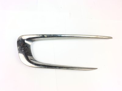 REJILLA PARAGOLPES DERECHA