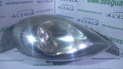 FARO DERECHO RENAULT TRAFIC COMBI (AB 4.01) 6 - plazas, acristalado parcial, combi corto