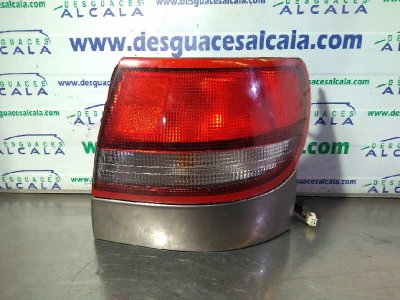 PILOTO TRASERO DERECHO TOYOTA CARINA (T19) 1.6 XLi (5-ptas.)