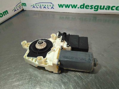 MOTOR ELEVALUNAS TRASERO DERECHO VOLKSWAGEN GOLF IV BERLINA (1J1) Básico