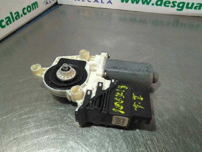 MOTOR ELEVALUNAS TRASERO IZQUIERDO VOLKSWAGEN GOLF IV BERLINA (1J1) Básico