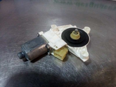 MOTOR ELEVALUNAS DELANTERO DERECHO