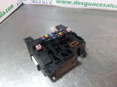 CAJA RELES / FUSIBLES