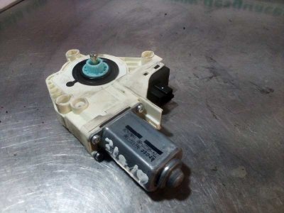 MOTOR ELEVALUNAS DELANTERO DERECHO AUDI A4 BER. (B8) Básico