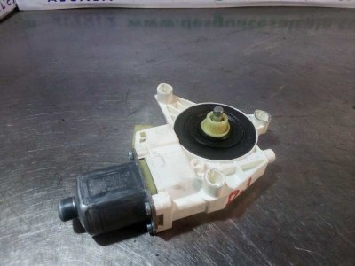 MOTOR ELEVALUNAS DELANTERO IZQUIERDO de C 320 CDI (204.022) 