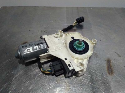 MOTOR ELEVALUNAS DELANTERO DERECHO AUDI A6 BERLINA (4F2) 2.7 TDI