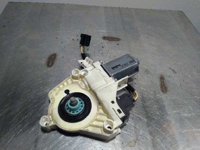 MOTOR ELEVALUNAS DELANTERO IZQUIERDO de 2.7 TDI 