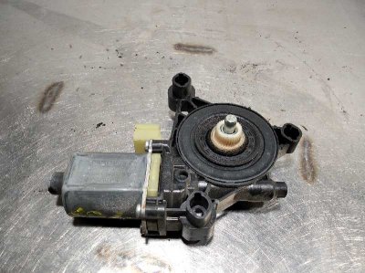 MOTOR ELEVALUNAS DELANTERO DERECHO de Reference 