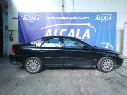 Vehiculo en el desguace: VOLVO S60 BERLINA 2.4 Diesel