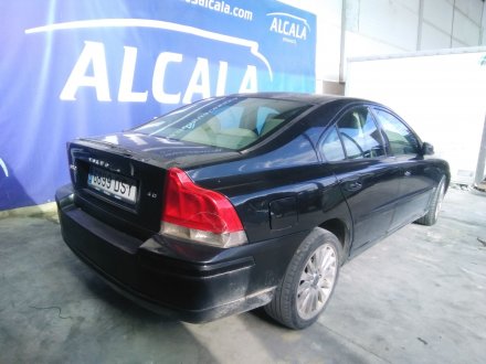 Vehiculo en el desguace: VOLVO S60 BERLINA 2.4 Diesel