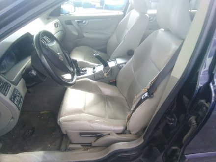 Vehiculo en el desguace: VOLVO S60 BERLINA 2.4 Diesel