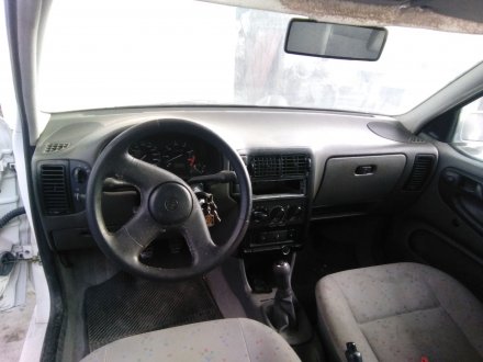 Vehiculo en el desguace: VOLKSWAGEN POLO BERLINA (6N1) Básico