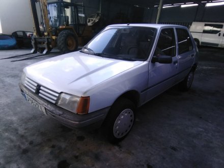 Vehiculo en el desguace: PEUGEOT 205 BERLINA 1.8 Diesel