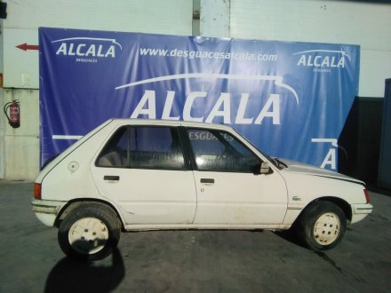 Vehiculo en el desguace: PEUGEOT 205 BERLINA P1Y