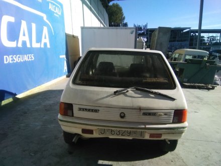 Vehiculo en el desguace: PEUGEOT 205 BERLINA P1Y