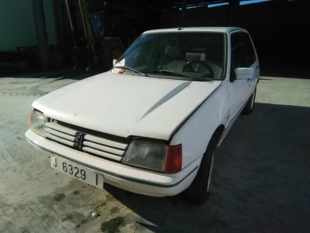 Vehiculo en el desguace: PEUGEOT 205 BERLINA P1Y