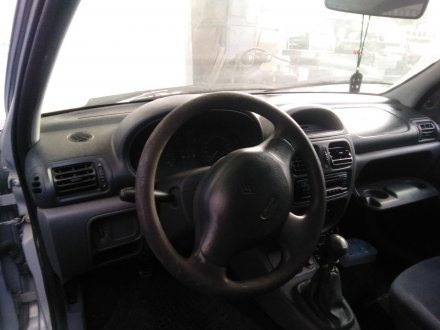 Vehiculo en el desguace: RENAULT CLIO II FASE I (B/CBO) 1.9 Diesel