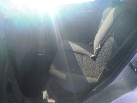 Vehiculo en el desguace: FORD Focus Berlina (CAK) Ambiente