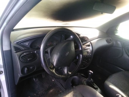 Vehiculo en el desguace: FORD Focus Berlina (CAK) Ambiente