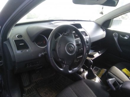 Vehiculo en el desguace: RENAULT MEGANE II BERLINA 5P Confort Authentique