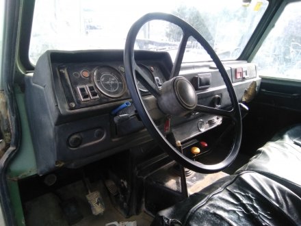 Vehiculo en el desguace: LAND ROVER SANTANA 109