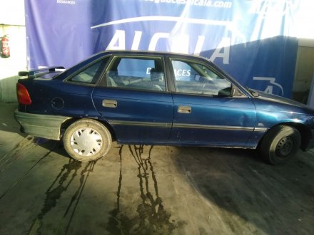 Vehiculo en el desguace: OPEL ASTRA F BERLINA 1.7 Diesel