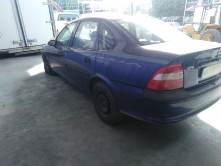 Vehiculo en el desguace: OPEL VECTRA B BERLINA 1.6 16V
